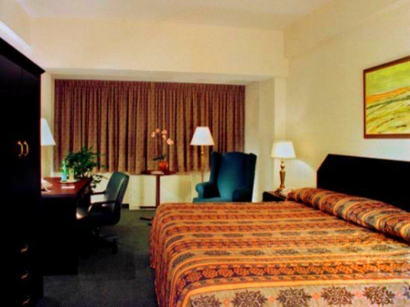 Armon Plaza Montreal Airpt, Trademark Collection By Wyndham חדר תמונה